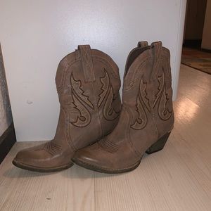 Heeled brown cowgirl boots